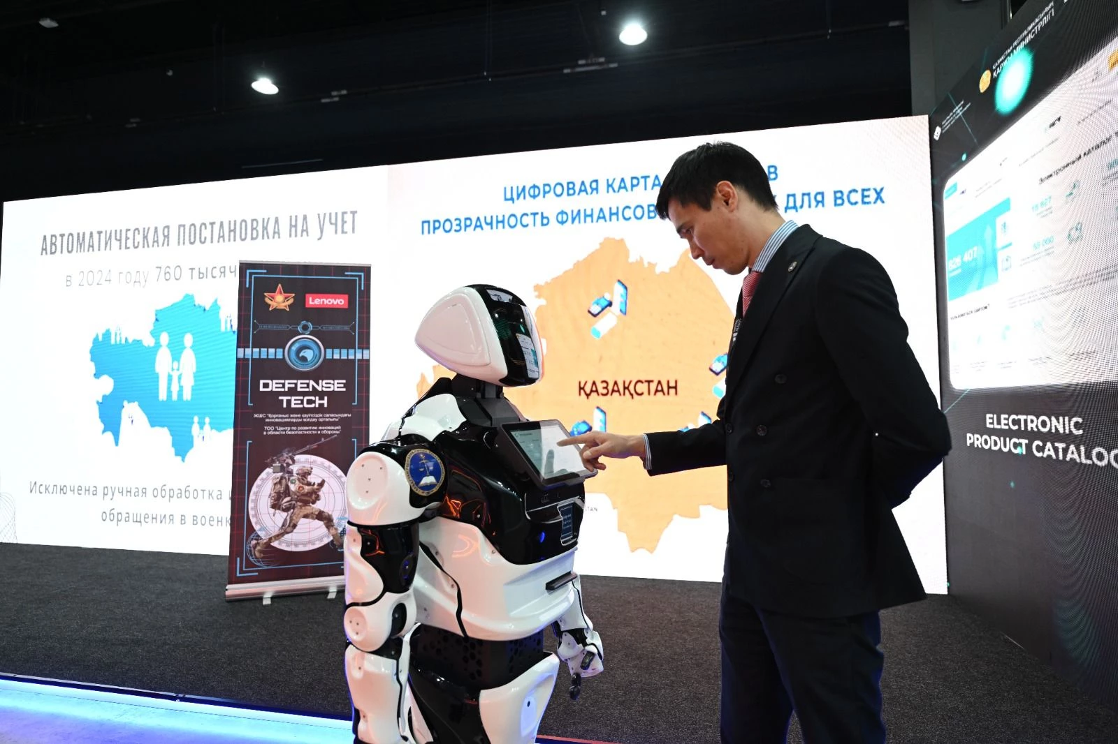 Ерболат Досаев ознакомился с инновационными разработками на форуме Digital Almaty